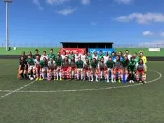 Foto 3 - El San Jos&eacute; Femenino de f&uacute;tbol levanta su primera copa al ganar el torneo Carnaval El Paso en La Palma
