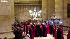 Foto 3 - Fotos y v&iacute;deos: La lluvia obliga a Las Ca&iacute;das a celebrar su V&iacute;a Crucis en San Pedro