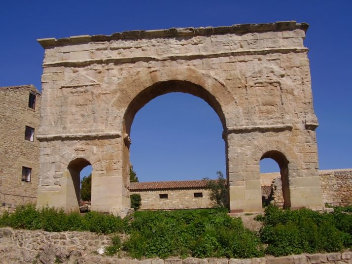 Arco romano. Ayuntamiento de Medinaceli 