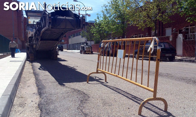 Máquina de asfaltado en una campaña en la capital. /SN