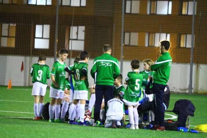 Niños del San José recibiendo instrucciones. CD San José 