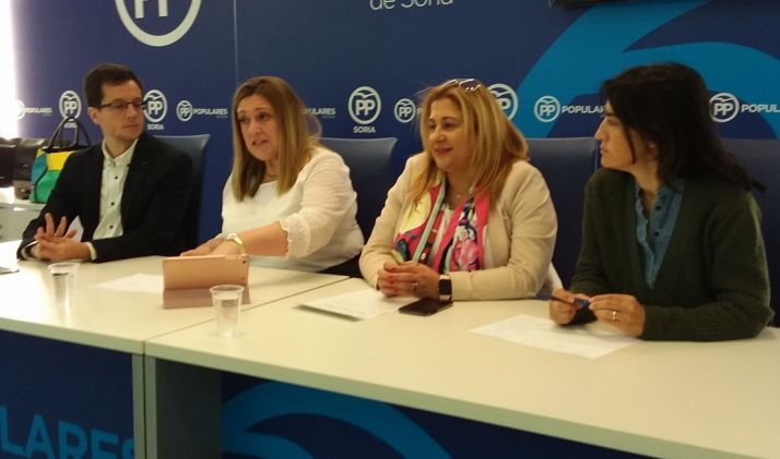 Herranz, (2ª izda.) este viernes en la sede del PP soriano. 