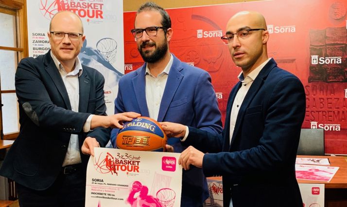 Martín (izda.), Hernández y Calvo este jueves en la presentación del evento. 