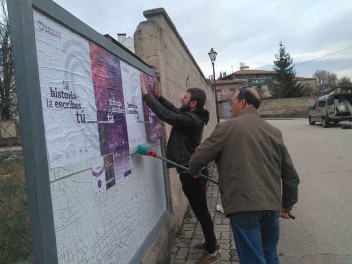 Pegada de carteles. Unidas Podemos