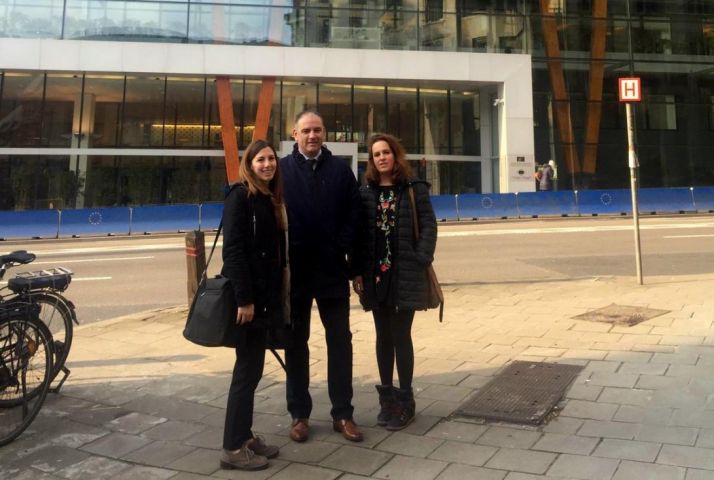 Miembros de la SSPA ante el edificio que alberga el Comité económico y social europeo. /SSPA