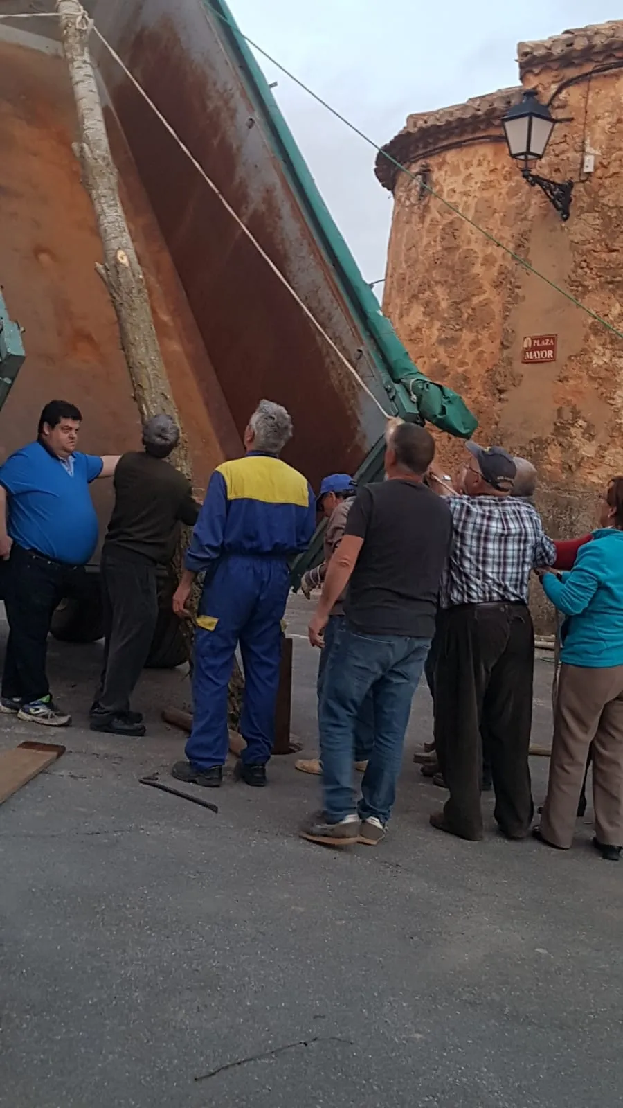 Foto 11 - &iexcl;Arriba el mayo! Fotos y cr&oacute;nica: Quintanilla de Tres Barrios