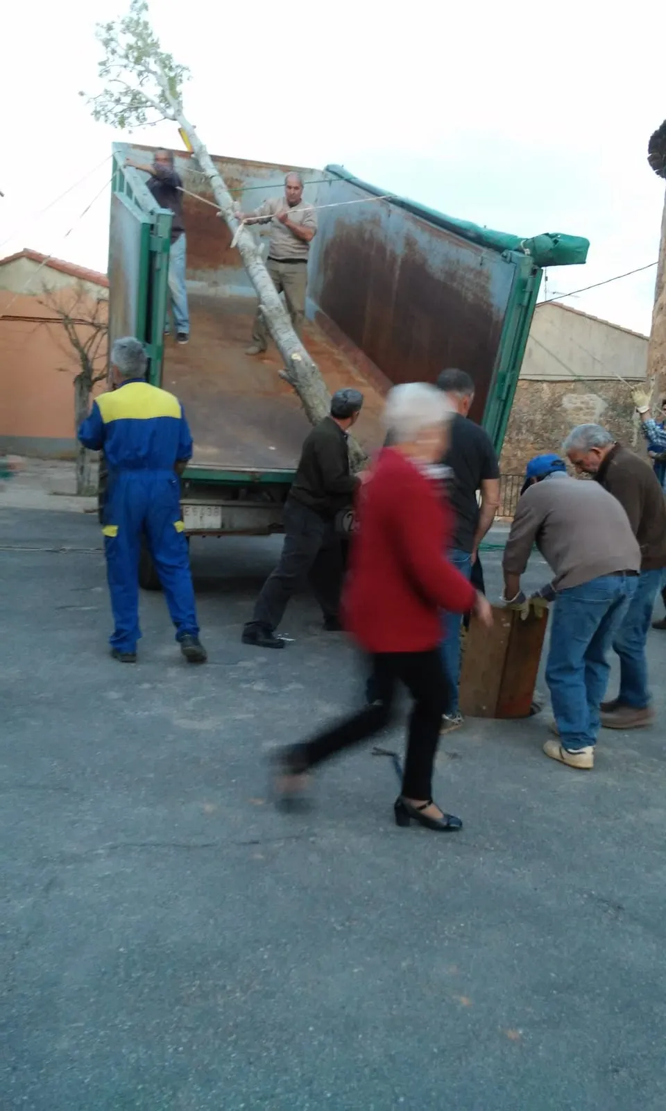 Foto 10 - &iexcl;Arriba el mayo! Fotos y cr&oacute;nica: Quintanilla de Tres Barrios