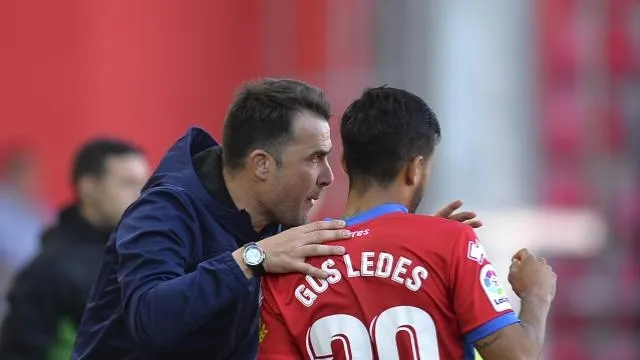 Foto 2 - Cr&oacute;nica Real Oviedo-CD Numancia (1-0): Sin luz arriba no hay ni salvaci&oacute;n ni para&iacute;so 