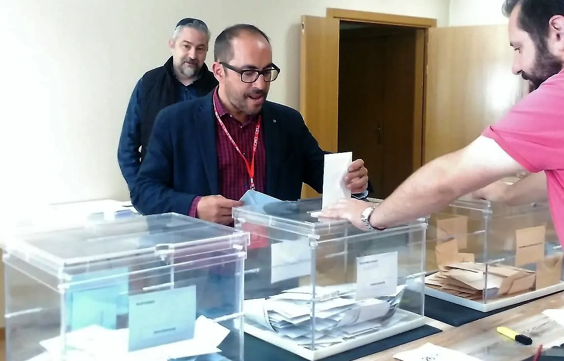 Luis Rey, pasado el mediodía en el Palacio Provincial. 