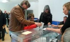 Carlos Martínez Mínguez en su comparecencia ante las urnas.