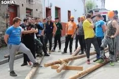 Pingada del Pino Mayo en San Leonardo.
