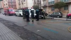 Arde un coche en la calle Doctrina. sN