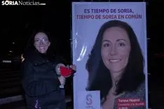 Pegada de carteles para la campaña municipal. /Jasmín Malvesado