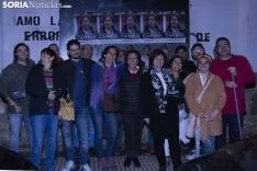 Pegada de carteles para la campaña municipal. /Jasmín Malvesado