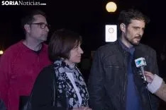 Pegada de carteles para la campaña municipal. /Jasmín Malvesado