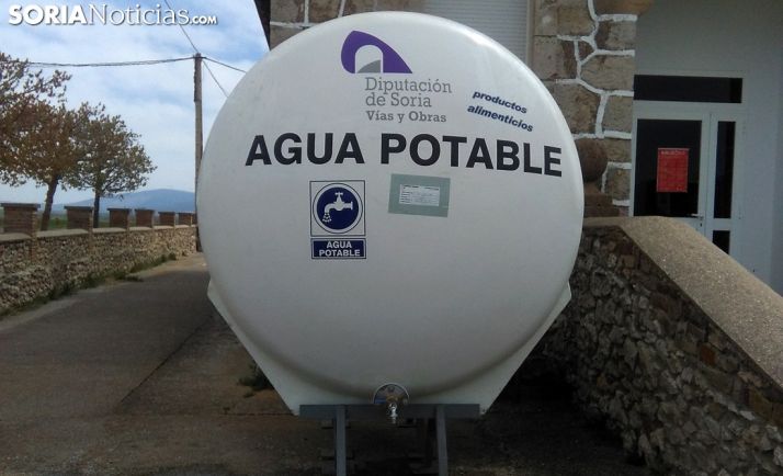 Cisterna de agua potable habilitada por la contaminación en el suministro. /SN