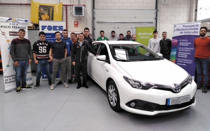 Alumnos en el curso sobre atomoción eléctrica. 