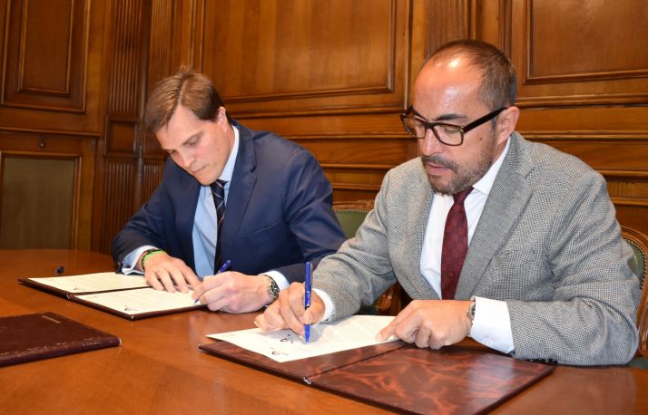 Luis Rey, pte. de Diputación Provincial, y Javier Alonso, el pt.e del Colegio de Farmacéuticos de Soria.