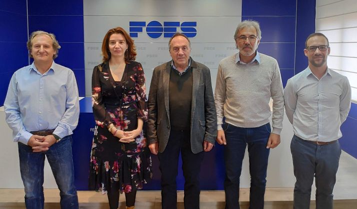 García, Fernández y responsables de la empresa. /FOES