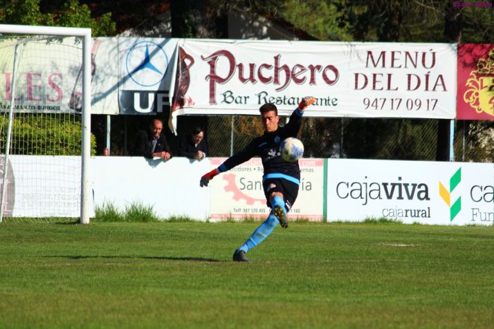 David Salazar, protagonista indiscutible en el 2-2 ante el Calasanz. Izana Silva