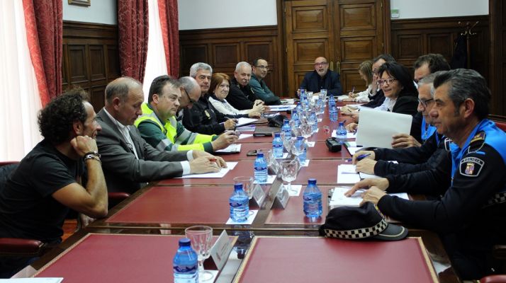 Imagen de la reunión este martes. /Subdelegación