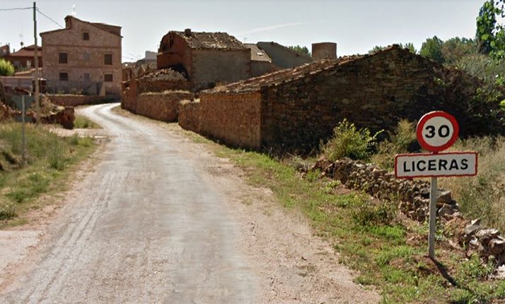 Calle La Fuente, a la entrada de Liceras. /GM