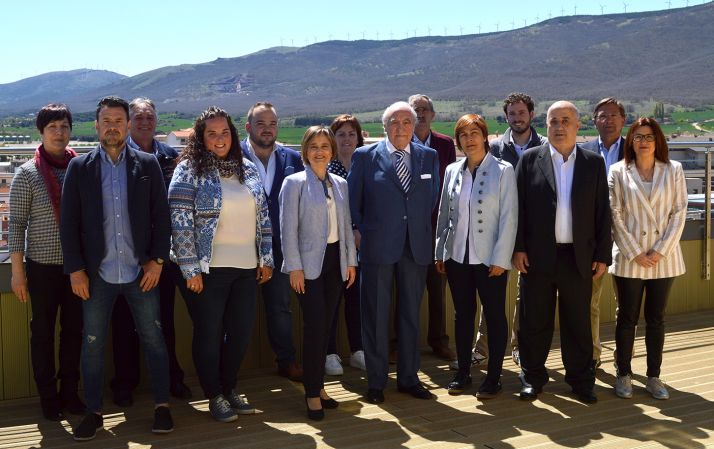 La candidatura del PP para Ólvega, con Emiliano Revilla en el centro. 