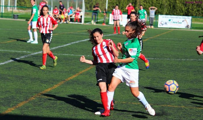 Un lance del encuentro este domingo. 