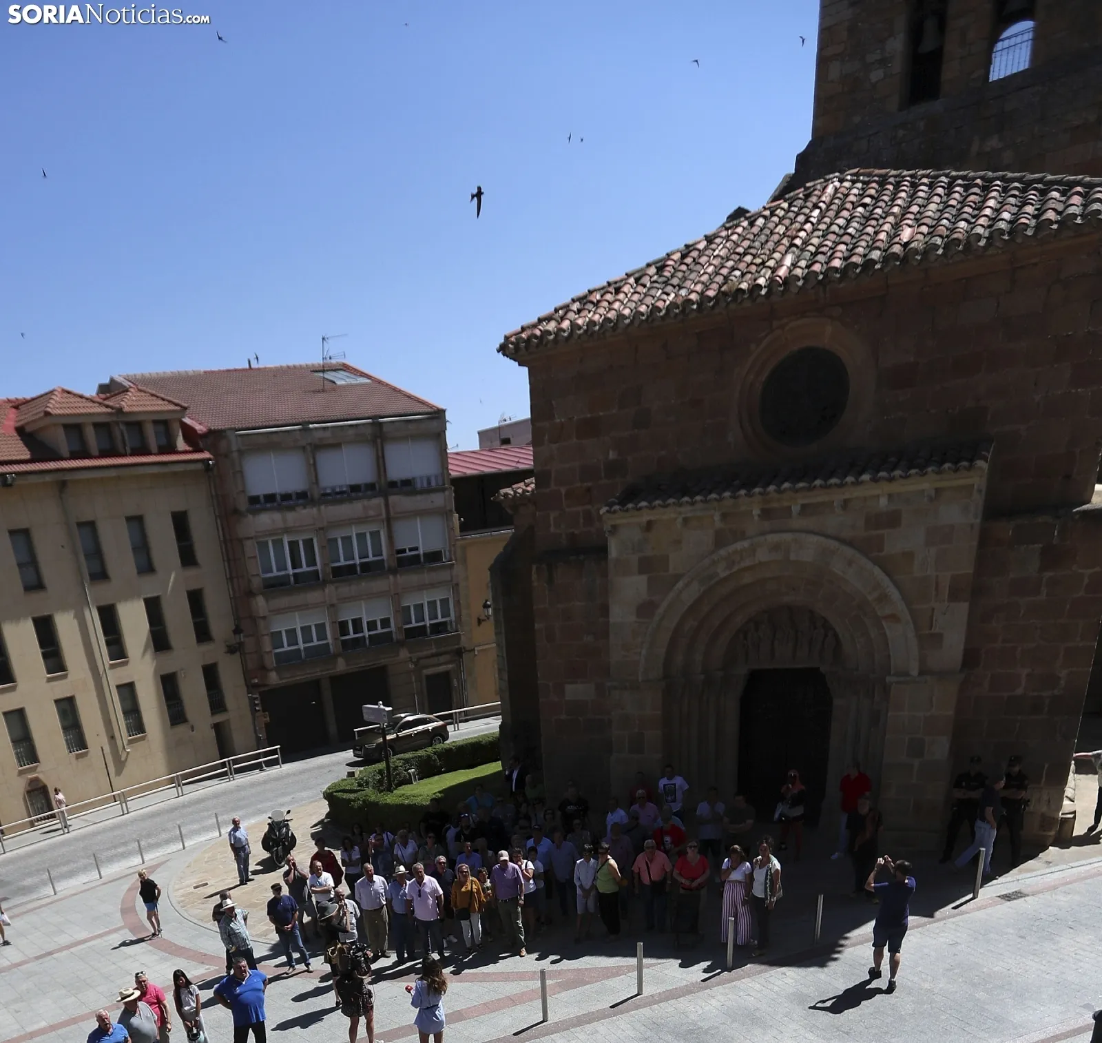 Personas concentradas en los aledaños del Palacio Provincial. /SN