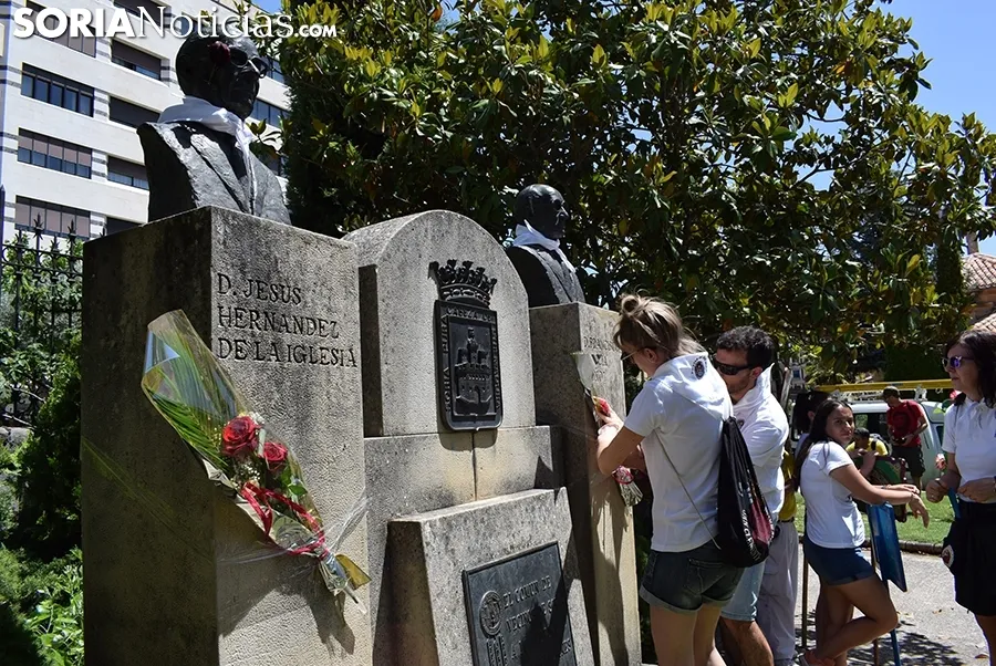 Homenaje de la Asociación de Jurados de Cuadrillas a los autores de las sanjuneras. /SN