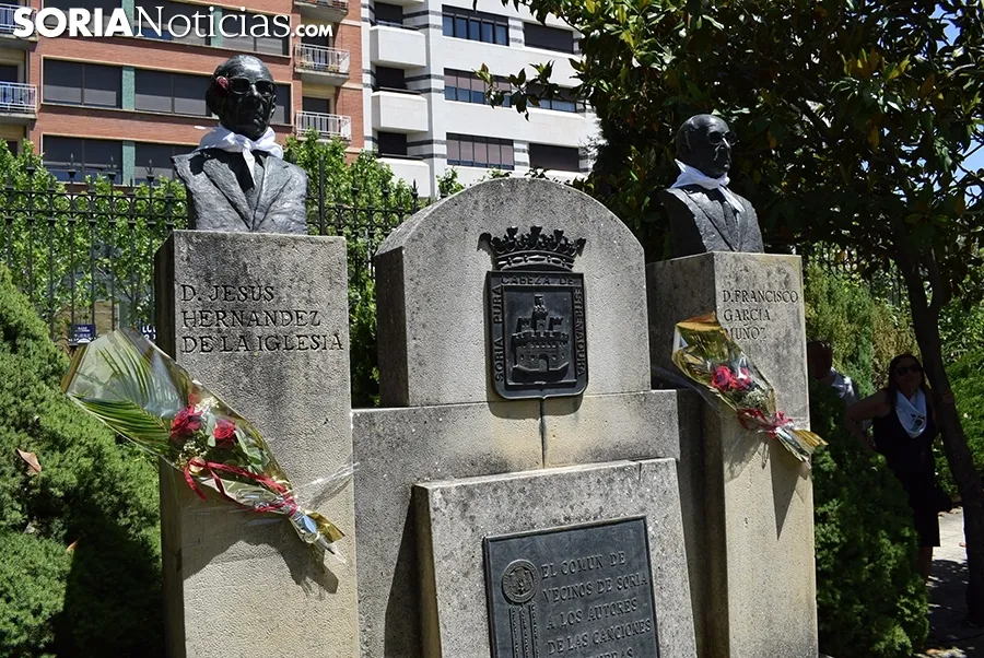 Homenaje de la Asociación de Jurados de Cuadrillas a los autores de las sanjuneras. /SN