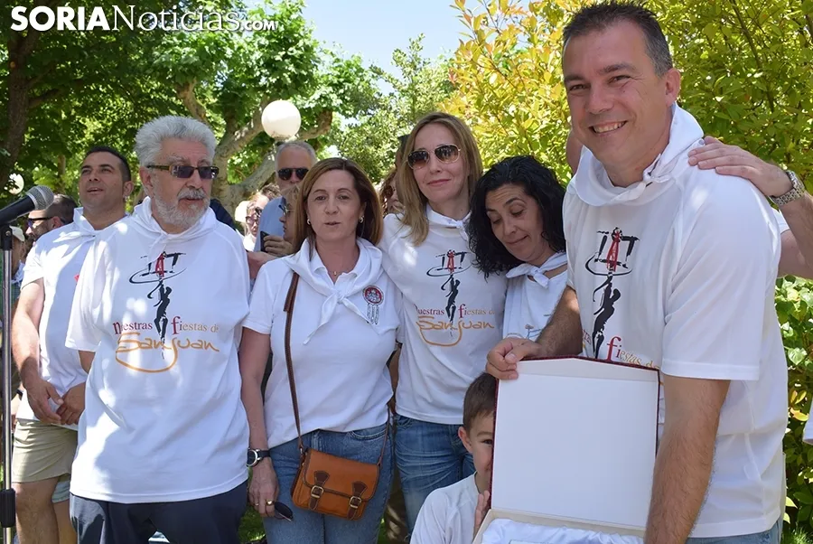 Homenaje de la Asociación de Jurados de Cuadrillas a los autores de las sanjuneras. /SN