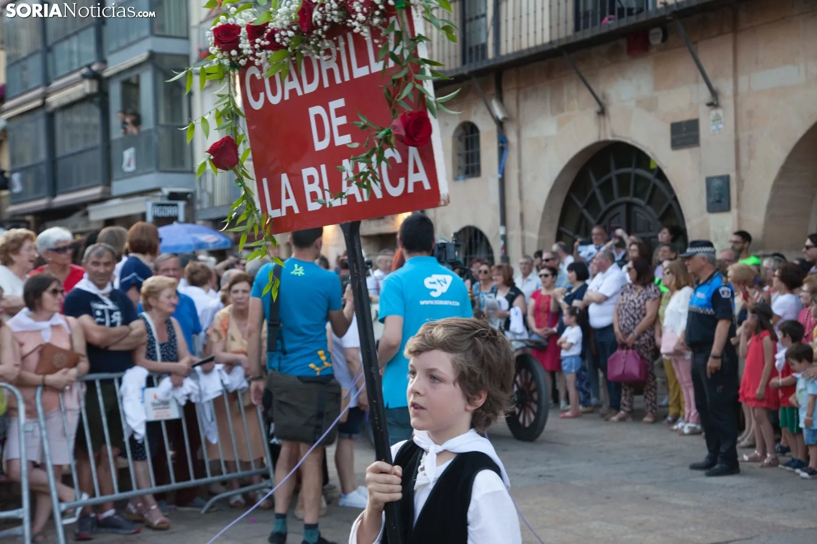 Desfile Jurados antes del Pregón / María Ferrer