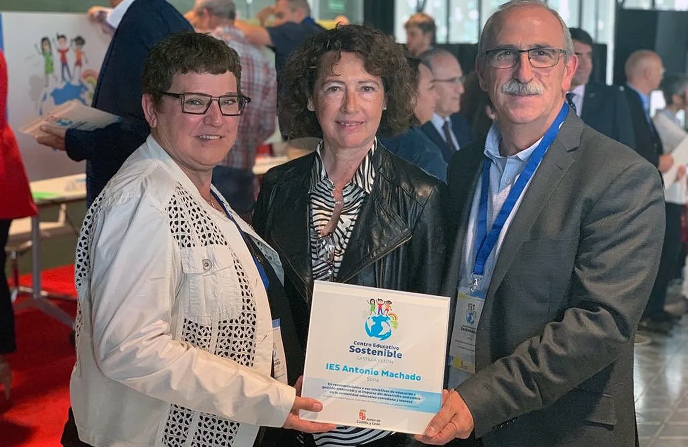Foto 2 - La Junta premia al IES Machado por su compromiso con la sostenibilidad 