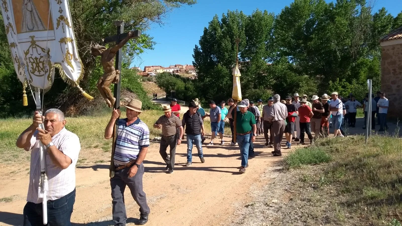 Romería a la atalaya de Quintanilla de Tres Barrios./ @Leopoldo Torre