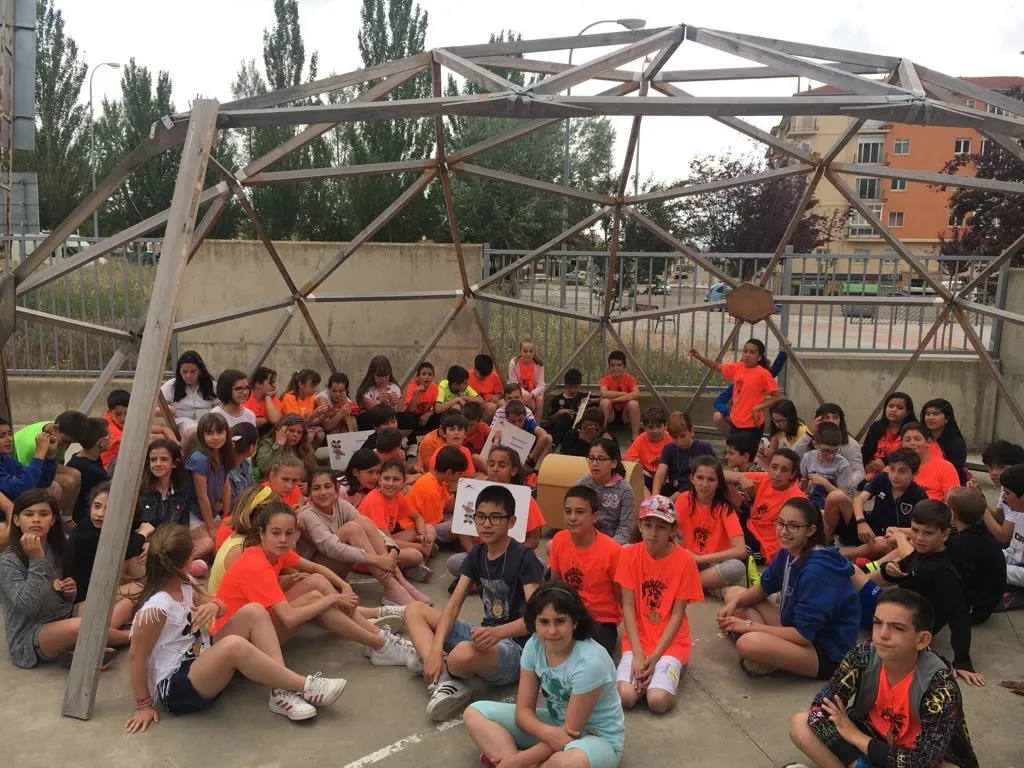 Foto 7 - 111 alumnos descubren la FP del Pico Frentes donde se aprende haciendo