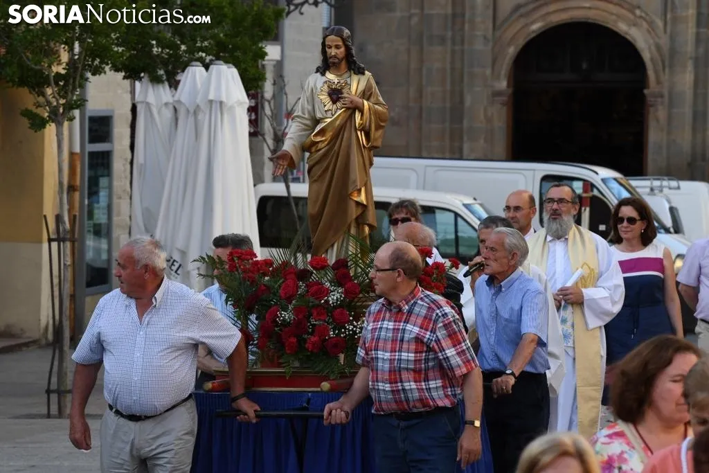 Procesión del Sagrado Corazón en Ágreda. / Nacho Grijalbo