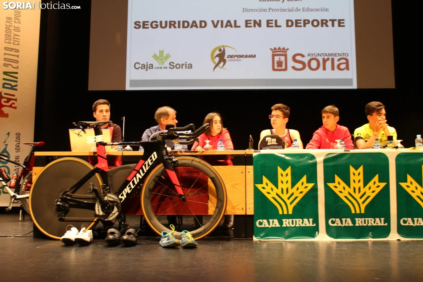 Sesión teórica-práctica de seguridad vial en el deporte dentro de la Audiencia. SN