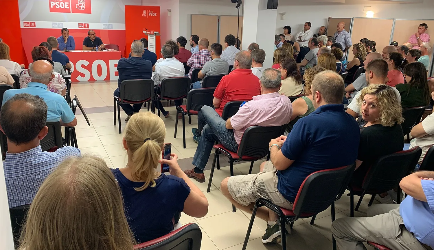Asamblea esta tarde de lunes en la sede de los socialistas, en la capital. 