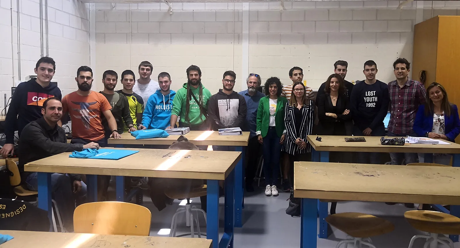 Alumnos, profesores y responsables del programa este viernes.