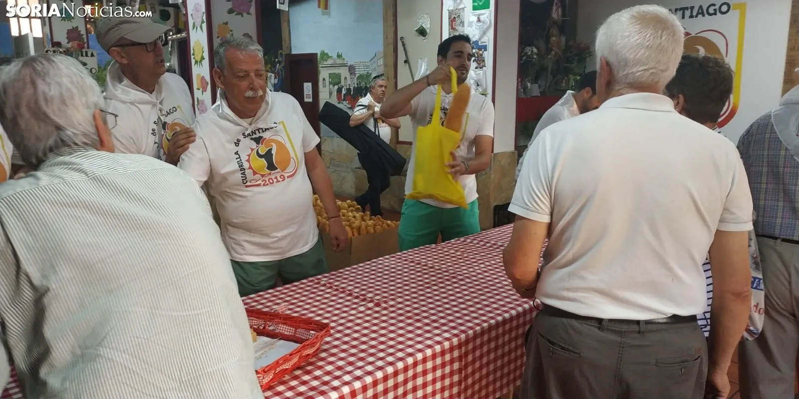 Foto 7 - Los vecinos recogen su tajada cocida en las 12 Cuadrillas