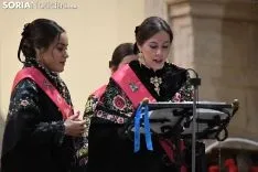 Una imagen de la ofrenda floral a la Virgen de los Milagros. /I. Grijalbo
