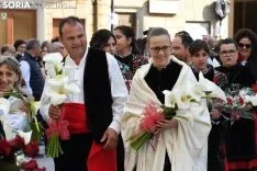 Una imagen de la ofrenda floral a la Virgen de los Milagros. /I. Grijalbo