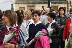 Una imagen de la ofrenda floral a la Virgen de los Milagros. /I. Grijalbo
