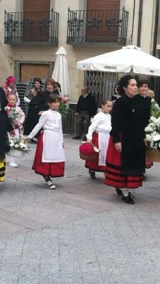 Una de las imágenes de la ofrenda floral agredeña. /Ainalb Alomar