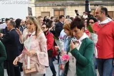 Una imagen de la ofrenda floral a la Virgen de los Milagros. /I. Grijalbo
