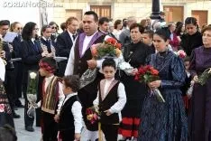 Una imagen de la ofrenda floral a la Virgen de los Milagros. /I. Grijalbo