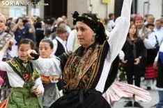 Una imagen de la ofrenda floral a la Virgen de los Milagros. /I. Grijalbo