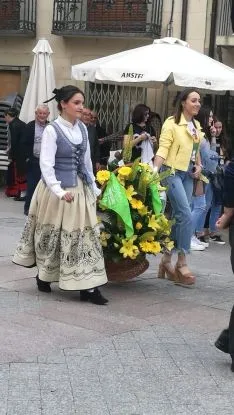 Una de las imágenes de la ofrenda floral agredeña. /Ainalb Alomar