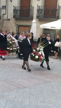Una de las imágenes de la ofrenda floral agredeña. /Ainalb Alomar